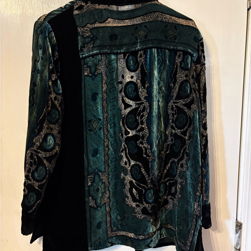 Chico's Dark Green and Black Velvet Shrug/ Jacket Size 2/ Large Size 12 - Picture 2 of 3